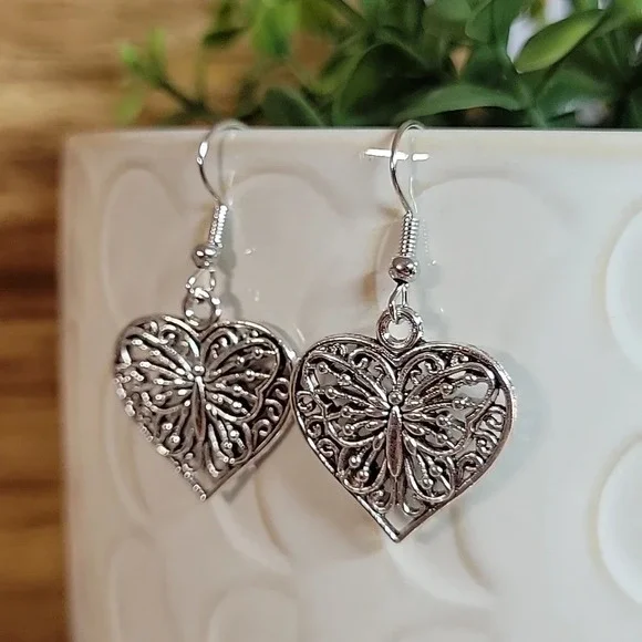 🔥LAST PAIR🔥 BUTTERFLY HEART EARRINGS - Picture 4 of 7